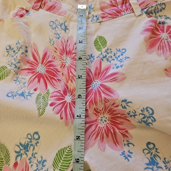 Yun Mei Cotten Blend Capri Pants, Small, White/Pink Floral Print - Picture 6 of 8